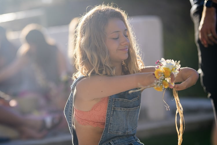 Attendee Liv creatively designs her flower haku lei despite her arm limb differences.